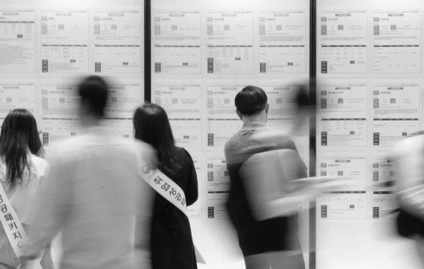 대졸자의 경제활동의 인구가 줄어드는 이유와 대책